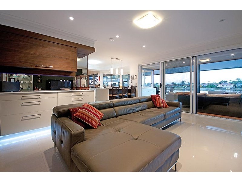 7 Salacia Avenue, Mermaid Waters QLD 4218