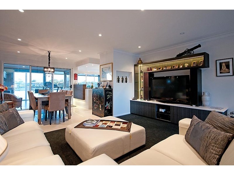 7 Salacia Avenue, Mermaid Waters QLD 4218