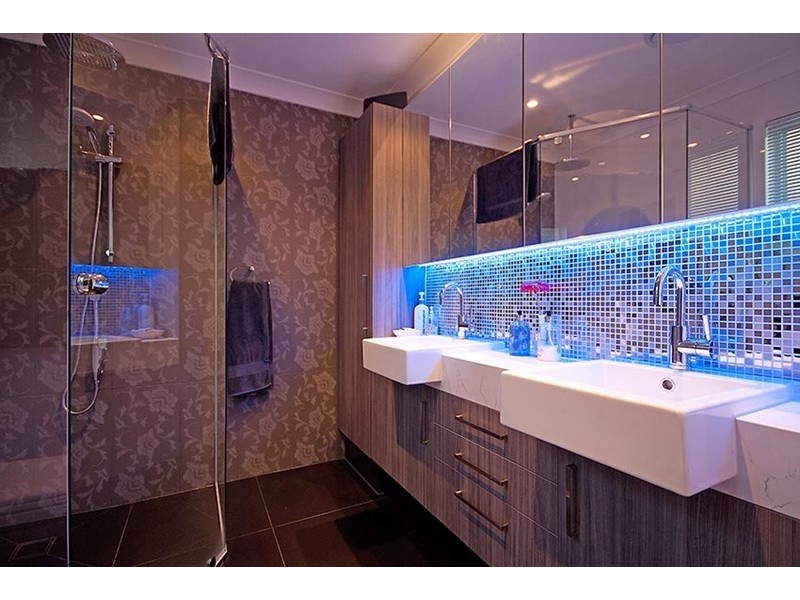 7 Salacia Avenue, Mermaid Waters QLD 4218