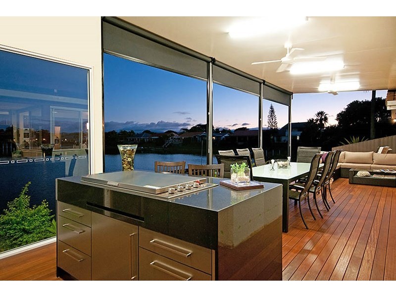 7 Salacia Avenue, Mermaid Waters QLD 4218