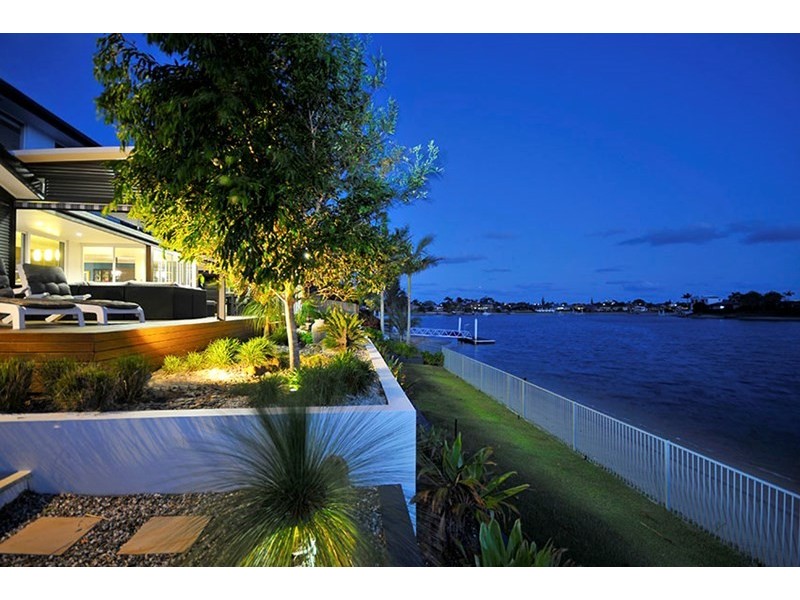 7 Salacia Avenue, Mermaid Waters QLD 4218