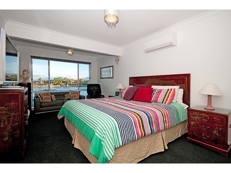 7 Salacia Avenue, Mermaid Waters QLD 4218