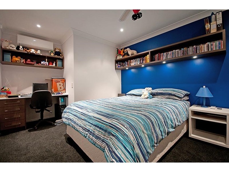 7 Salacia Avenue, Mermaid Waters QLD 4218