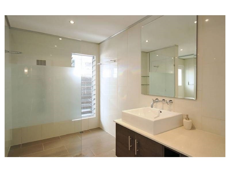 9 Bardon Avenue, Miami QLD 4220