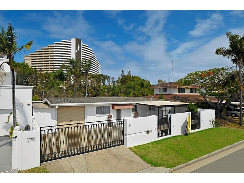 10 Lakeland Key, Broadbeach Waters QLD 4218