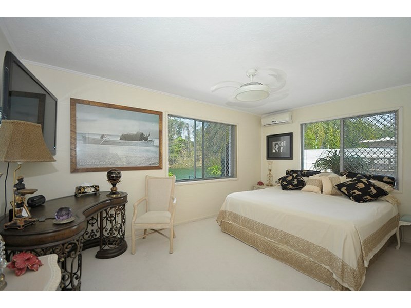 10 Lakeland Key, Broadbeach Waters QLD 4218