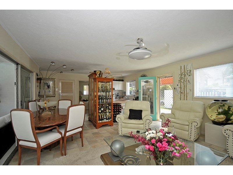 10 Lakeland Key, Broadbeach Waters QLD 4218