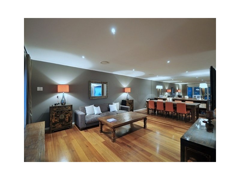 20 Barrier Reef Drive, Mermaid Waters QLD 4218