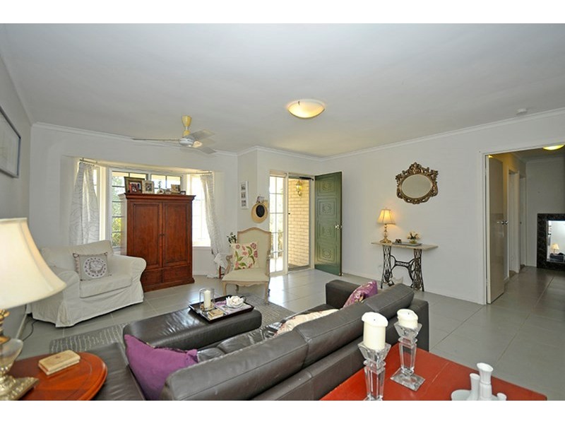 34 Boongala Road, Broadbeach Waters QLD 4218