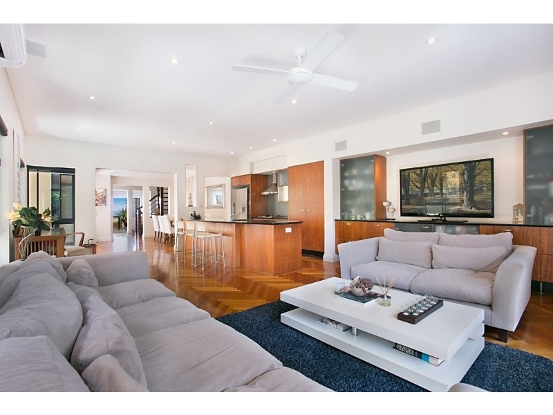 134A Marine Parade, Nobby Beach QLD 4218