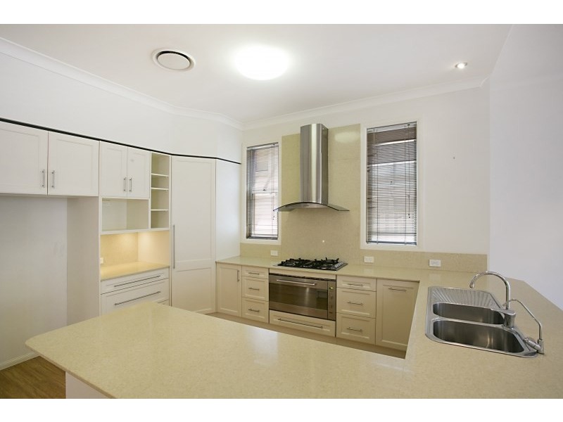 4 Valbonne Avenue, Varsity Lakes QLD 4227