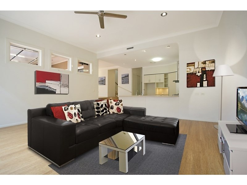 4 Valbonne Avenue, Varsity Lakes QLD 4227