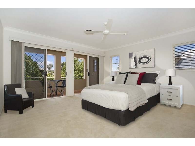 4 Valbonne Avenue, Varsity Lakes QLD 4227