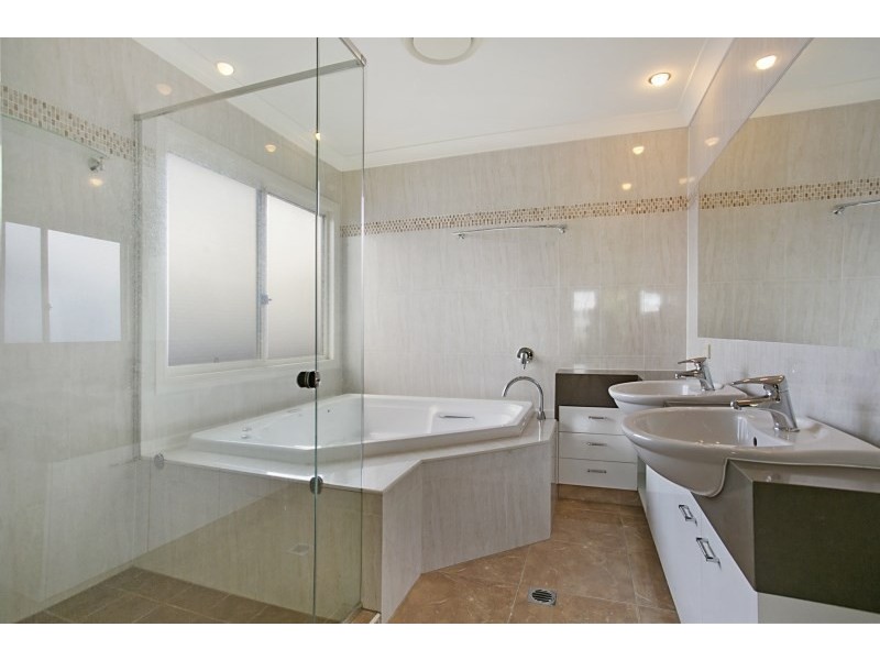 4 Valbonne Avenue, Varsity Lakes QLD 4227