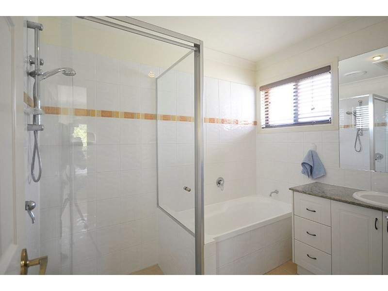 37 Bayswater Avenue, Varsity Lakes QLD 4227