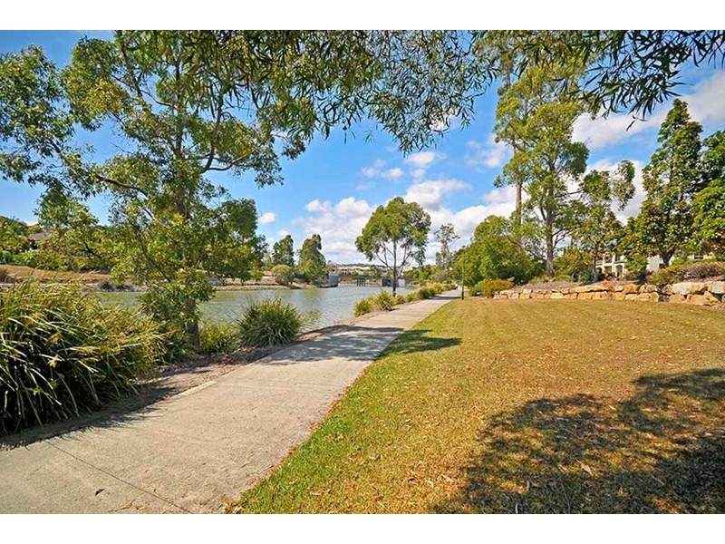 37 Bayswater Avenue, Varsity Lakes QLD 4227