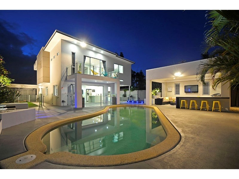 22 Lakeside Avenue, Broadbeach Waters QLD 4218