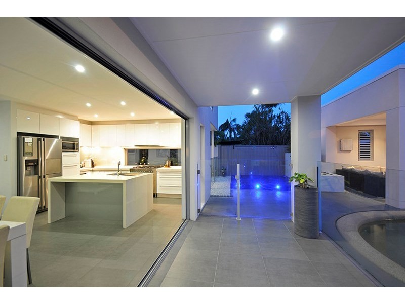 22 Lakeside Avenue, Broadbeach Waters QLD 4218