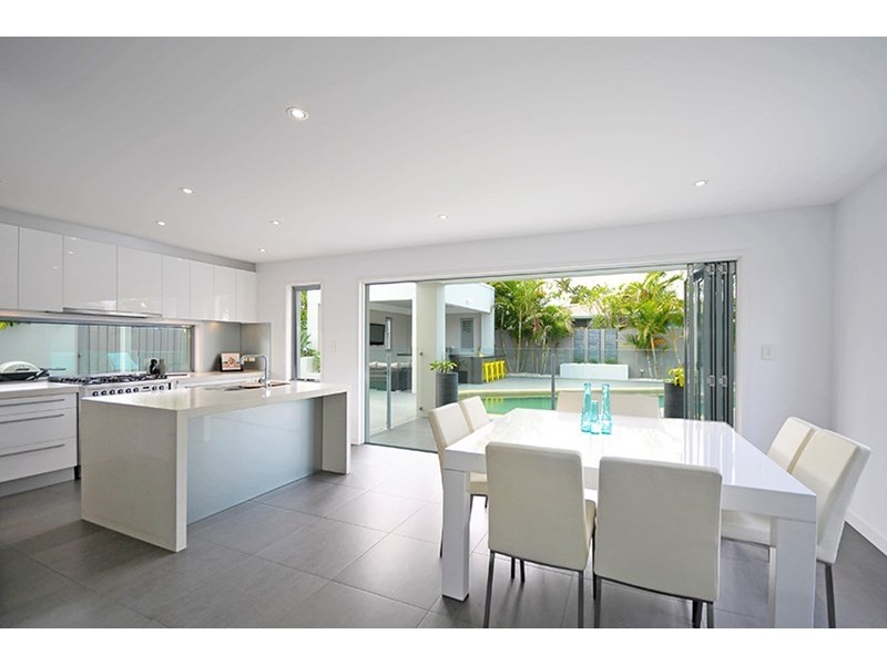 22 Lakeside Avenue, Broadbeach Waters QLD 4218