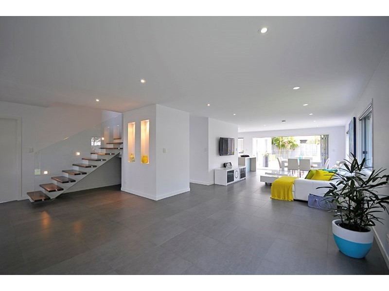 22 Lakeside Avenue, Broadbeach Waters QLD 4218