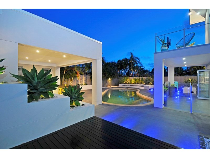 22 Lakeside Avenue, Broadbeach Waters QLD 4218