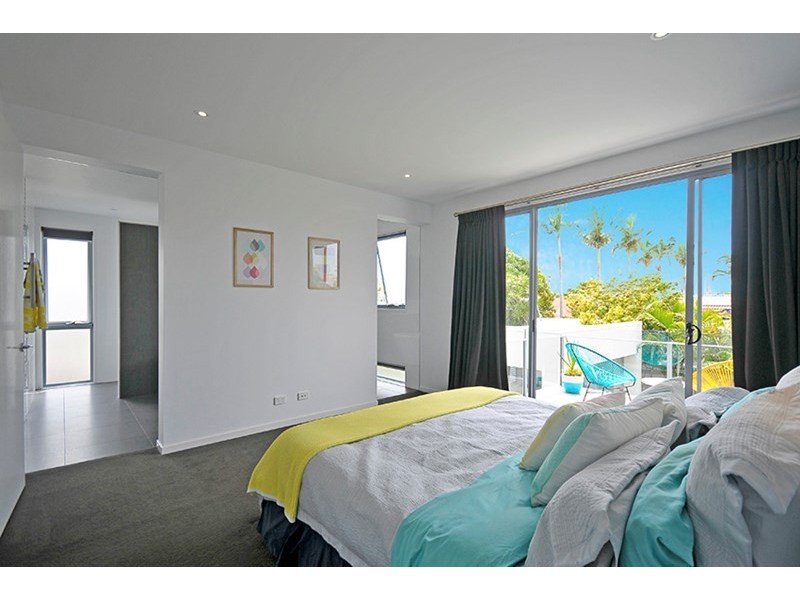 22 Lakeside Avenue, Broadbeach Waters QLD 4218