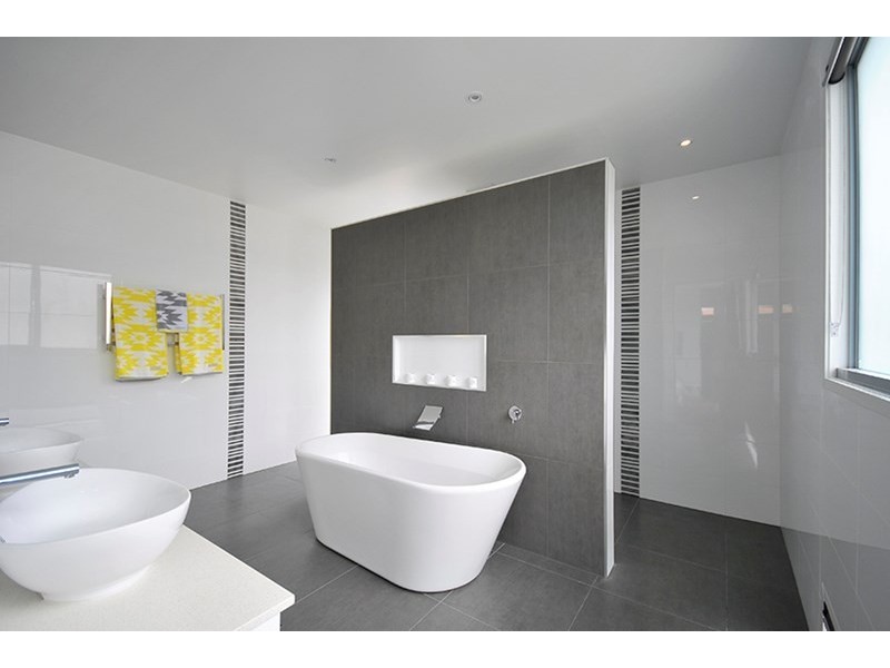 22 Lakeside Avenue, Broadbeach Waters QLD 4218