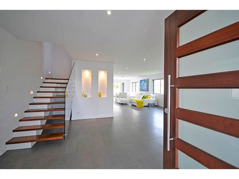 22 Lakeside Avenue, Broadbeach Waters QLD 4218