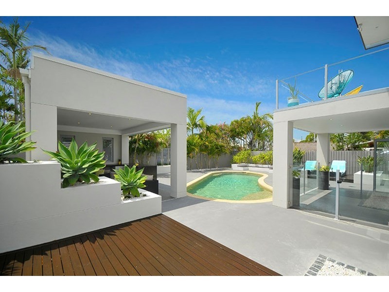 22 Lakeside Avenue, Broadbeach Waters QLD 4218