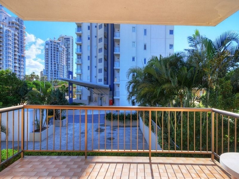 4/15 Mermaid Avenue, Mermaid Beach QLD 4218