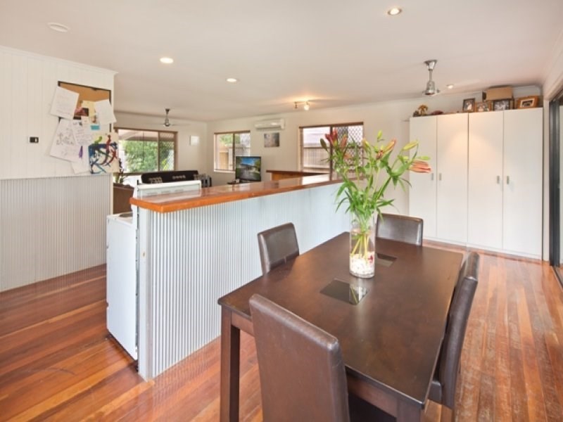 42 Allambi Avenue, Broadbeach Waters QLD 4218