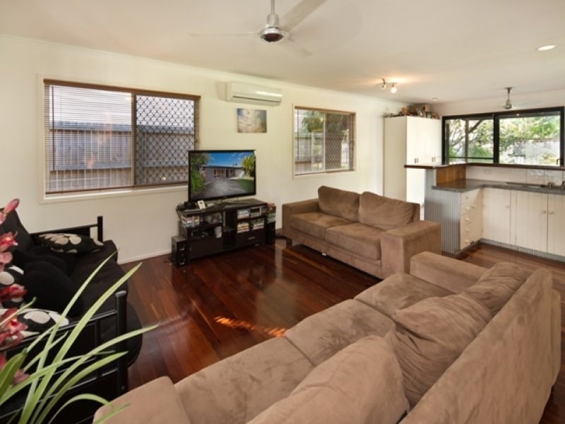 42 Allambi Avenue, Broadbeach Waters QLD 4218