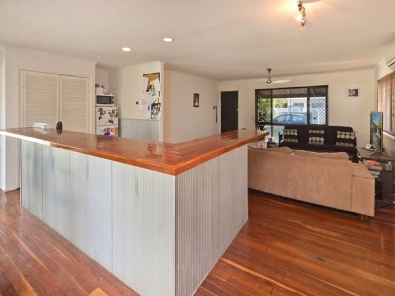 42 Allambi Avenue, Broadbeach Waters QLD 4218