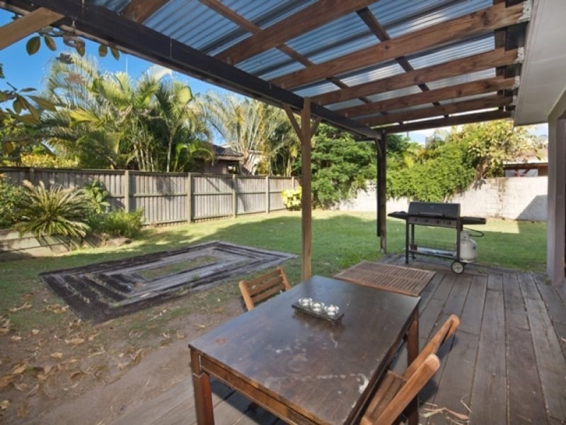 42 Allambi Avenue, Broadbeach Waters QLD 4218