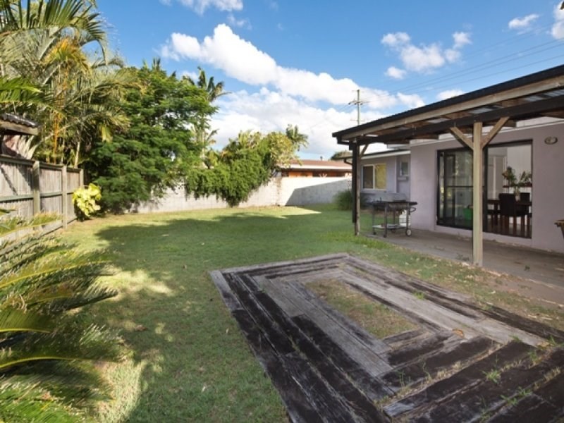 42 Allambi Avenue, Broadbeach Waters QLD 4218