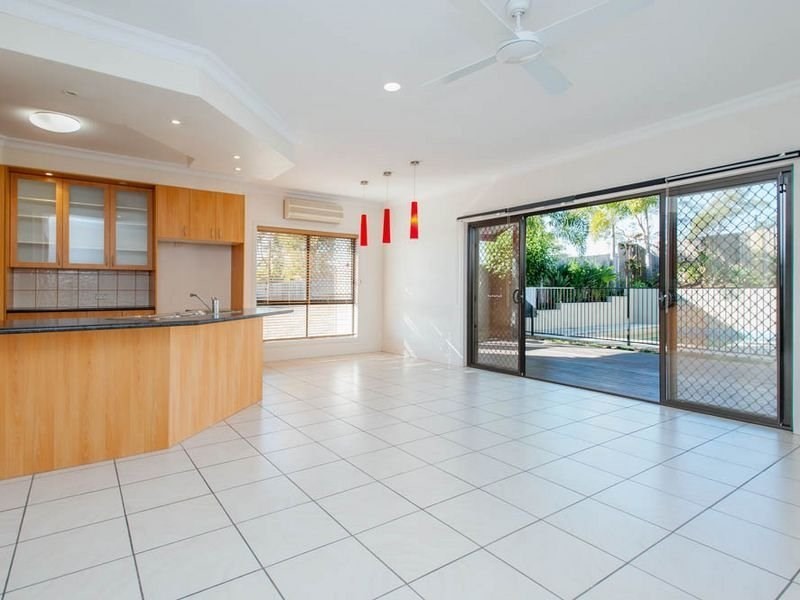 82 Kincaid Drive, Highland Park QLD 4211