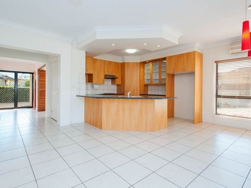 82 Kincaid Drive, Highland Park QLD 4211