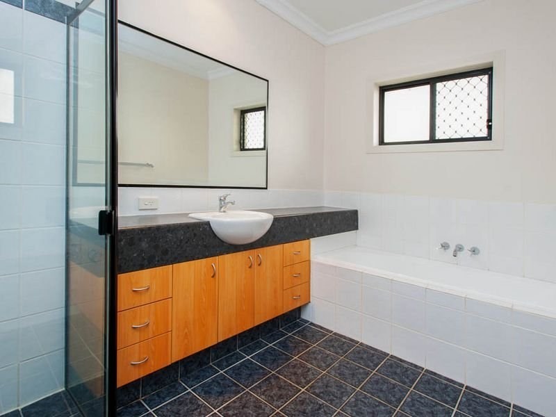 82 Kincaid Drive, Highland Park QLD 4211