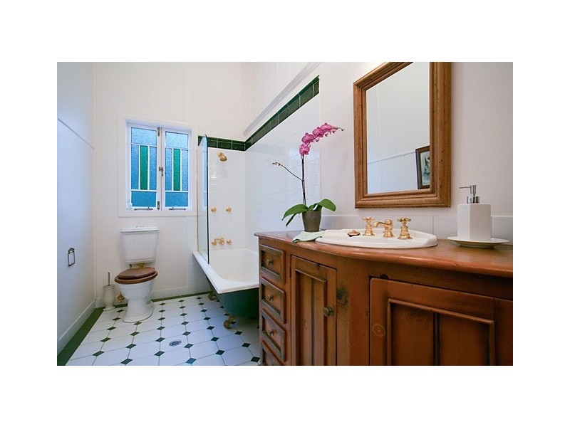 590 Tallebudgera Creek Road, Tallebudgera QLD 4228