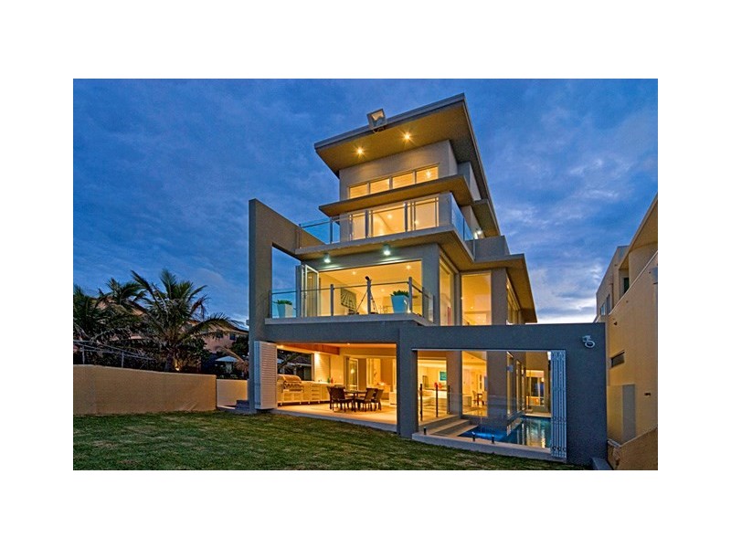 129 Jefferson Lane, Palm Beach QLD 4221