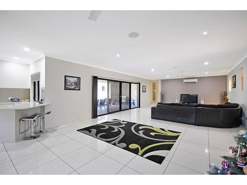 30 Mountainview Crest, Mount Nathan QLD 4211