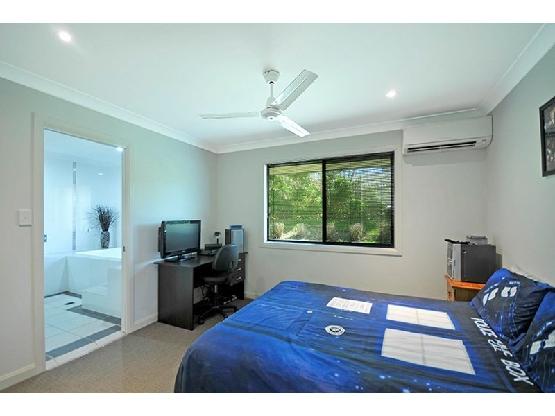 30 Mountainview Crest, Mount Nathan QLD 4211