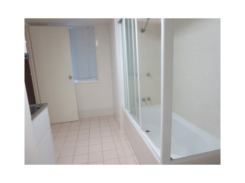 4/32-34 Second Avenue, Broadbeach QLD 4218