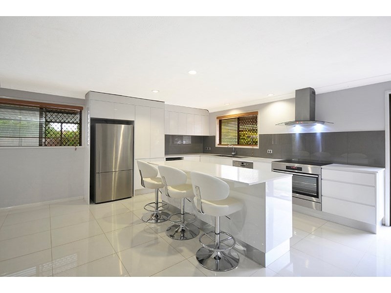 16 Salacia Avenue, Mermaid Waters QLD 4218