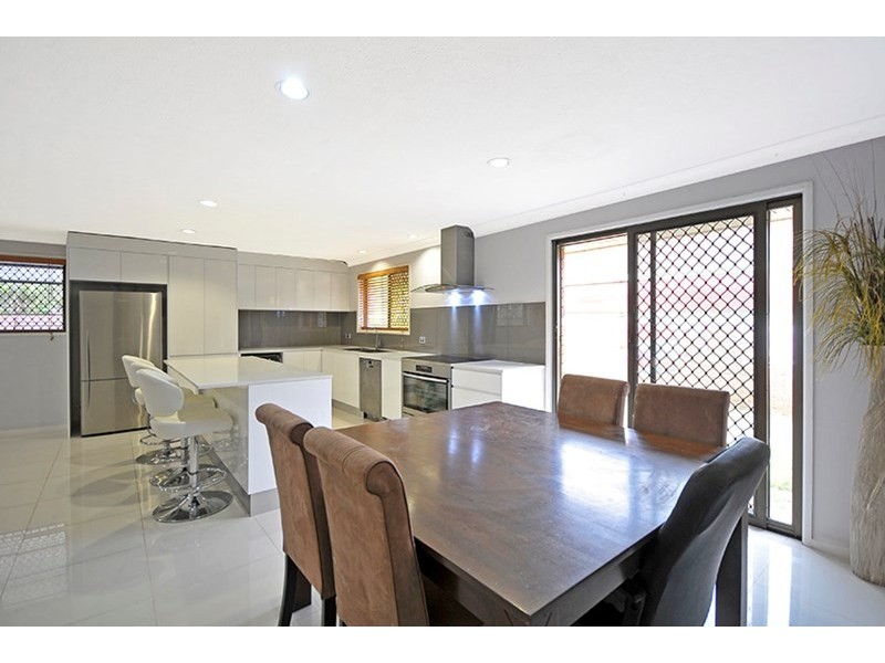 16 Salacia Avenue, Mermaid Waters QLD 4218