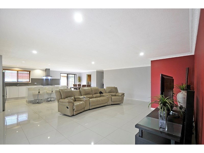 16 Salacia Avenue, Mermaid Waters QLD 4218