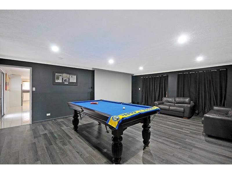 16 Salacia Avenue, Mermaid Waters QLD 4218