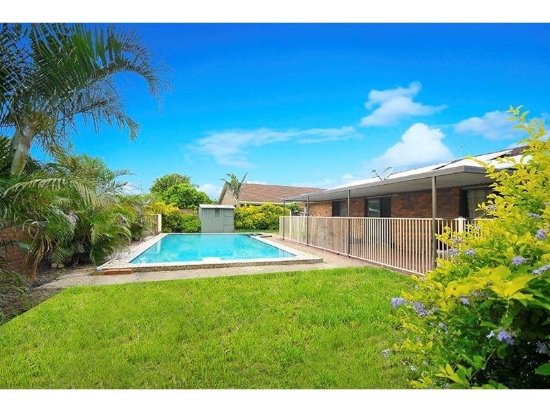 16 Salacia Avenue, Mermaid Waters QLD 4218