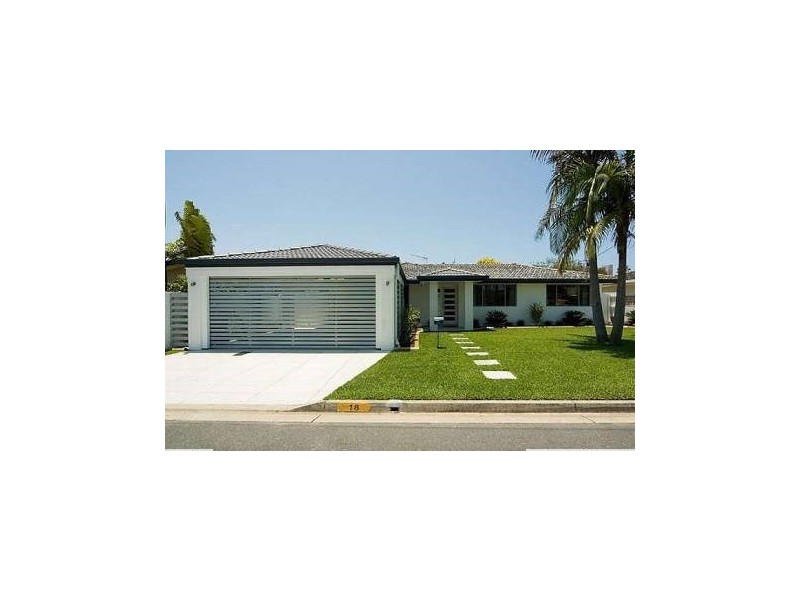 18 Naranga Avenue, Broadbeach Waters QLD 4218