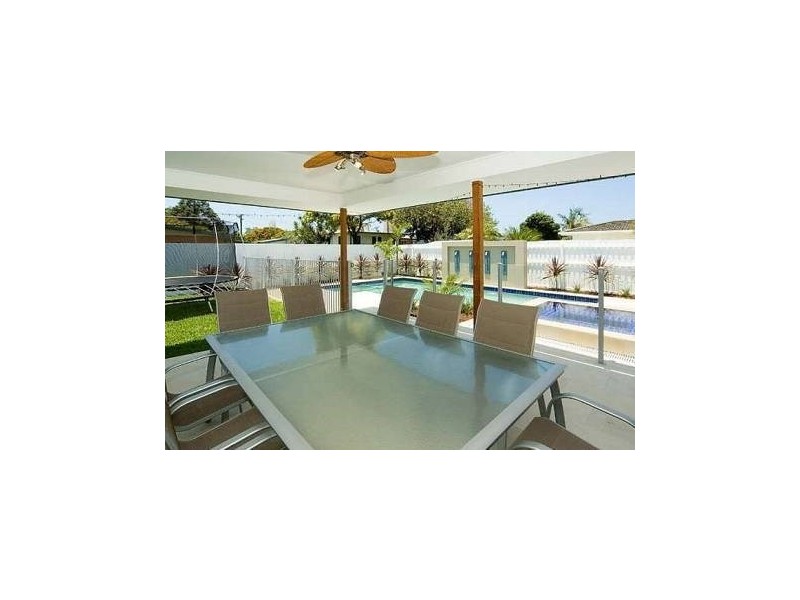 18 Naranga Avenue, Broadbeach Waters QLD 4218